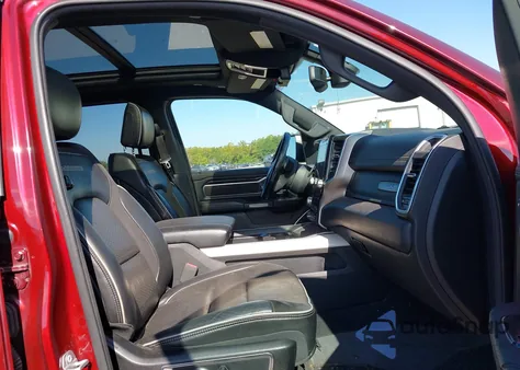 2019 Ram 1500 Laramie 4X4 5'7 Box из США, поврежденный, VIN 1C6SRFJT3KN696389